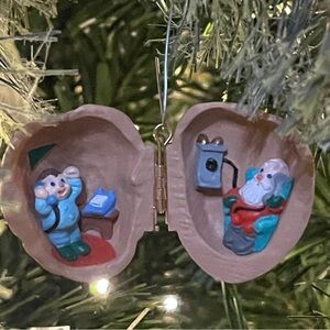 Hallmark Vintage 1990 Keepsake Ornament Nutshell in Original Box Hinged & Opens
